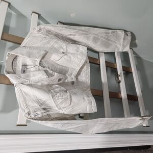 Zara White Lightweight Jeans for Casual Elegance